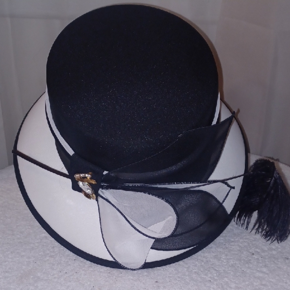 New Elegant Black and White Women's Hat